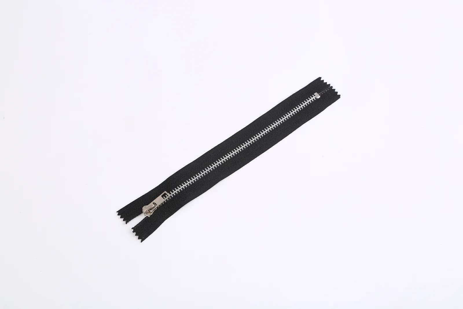 Black Tape with Silver Teeth, Closed-End