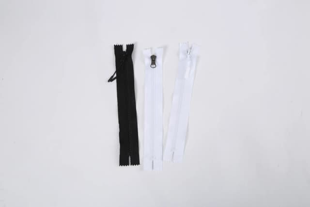 Black & White Closed-End Set